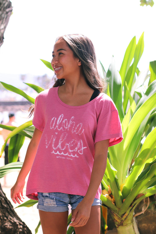 SNS ALOHA VIBES TEE